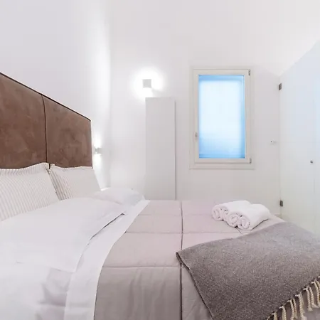 דירה Dimora Elce Elegance & Design לצ'ה